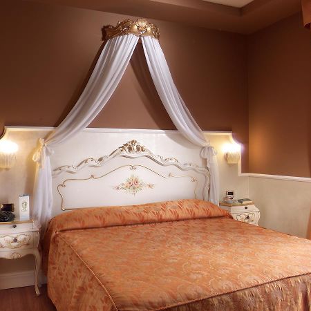 Hotel Confine Colà Dış mekan fotoğraf