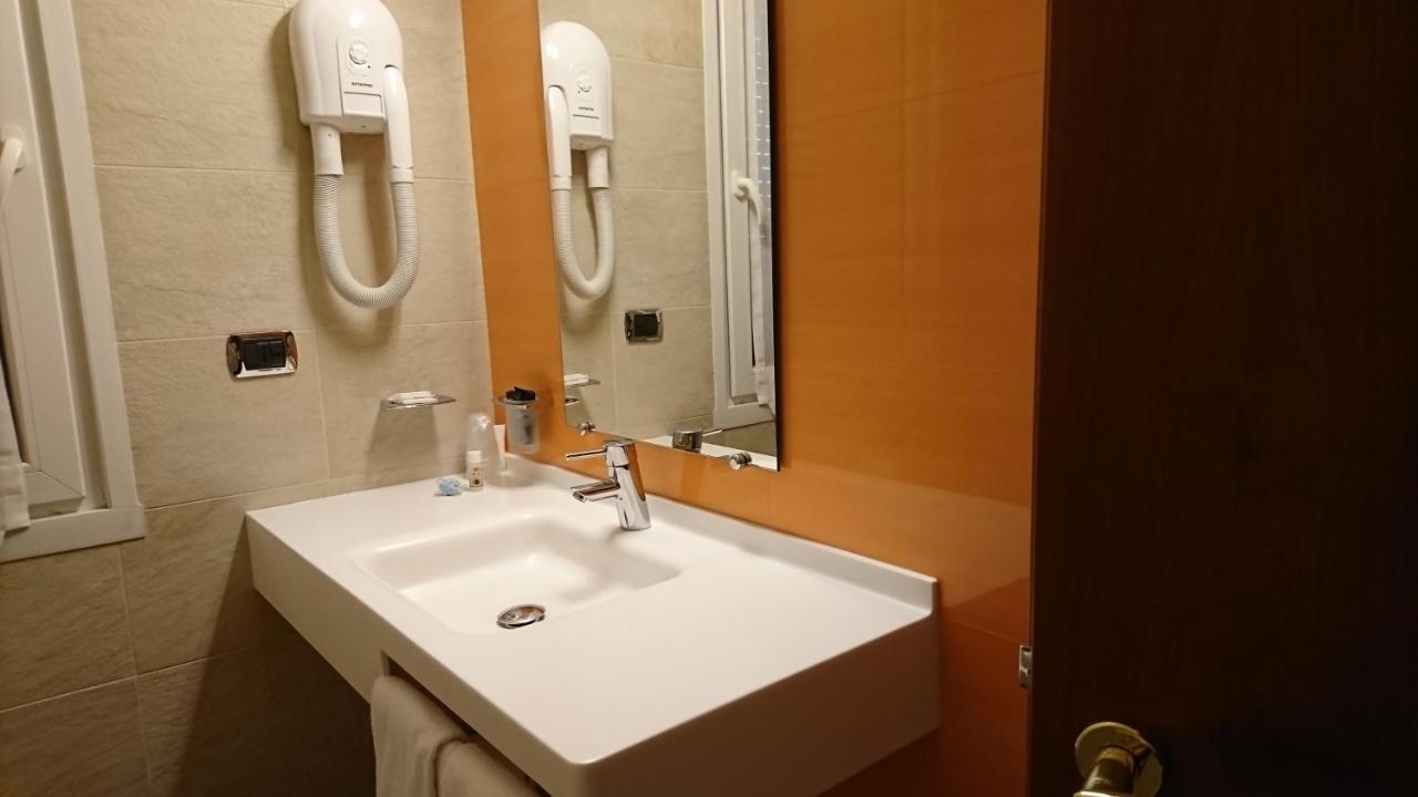 Hotel Confine Colà Dış mekan fotoğraf